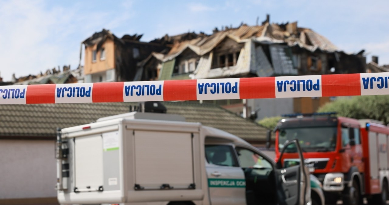 Chaos przed spalonym blokiem. Nerwy puszczają mieszkańcom