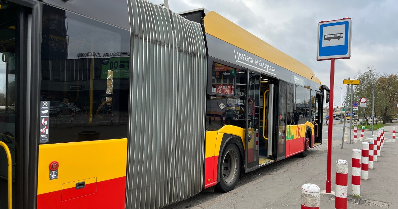 Zderzenie BMW z autobusem miejskim w Markach. Są ranni