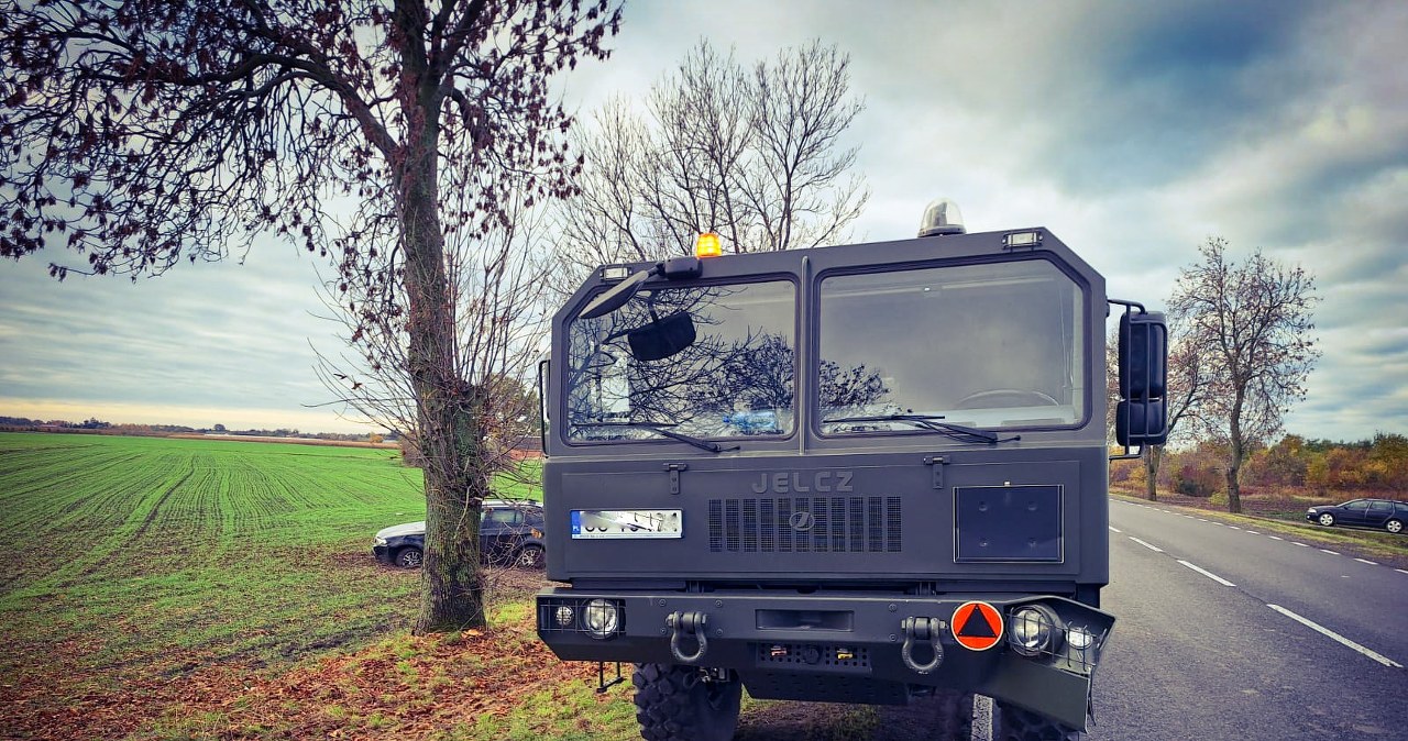 Wypadek bmw i jelcza, którym jechali żołnierze WOT