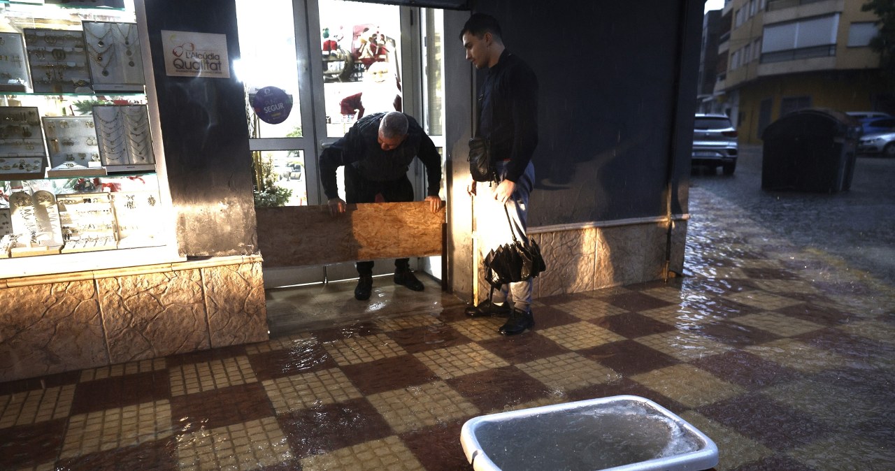 Woda porwała kierowców. Powódź w Hiszpanii