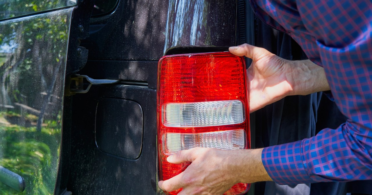 Koniec problemów ze światłami w starych samochodach. Sprawdź, co się zmieni