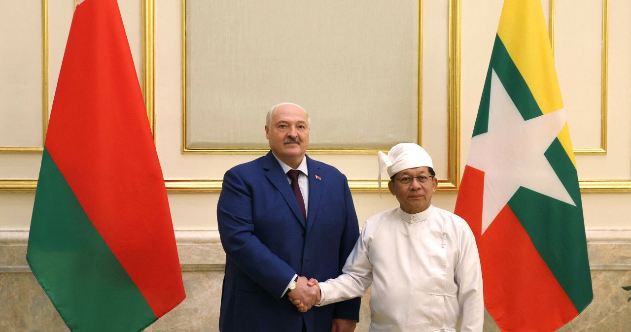 Nietypowa wyprawa Łukaszenki. Poparcie i broń dla junty