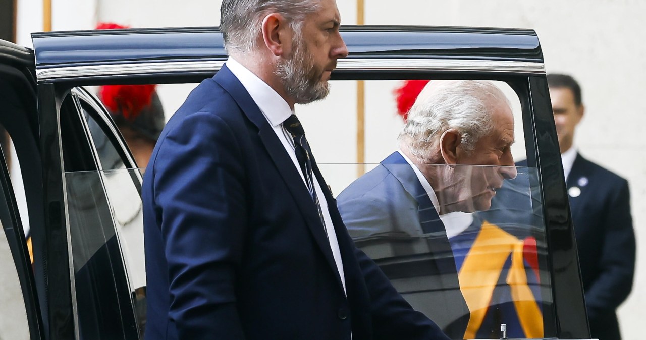 Wspólna modlitwa króla Karola III z papieżem Leonem XIV w Watykanie