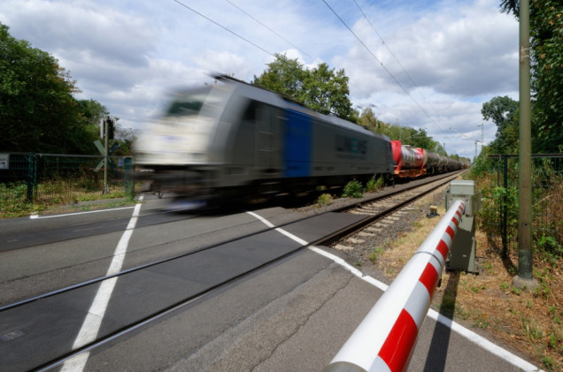 Mandat od SOK za wjazd na czerwonym świetle na przejazd. Ustalenia RMF FM
