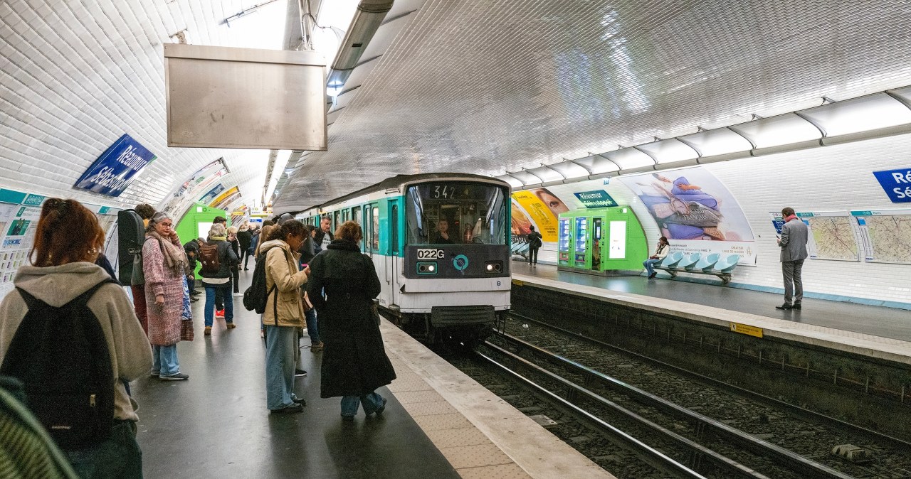 Atak nożownika w paryskim metrze. Ranne trzy kobiety