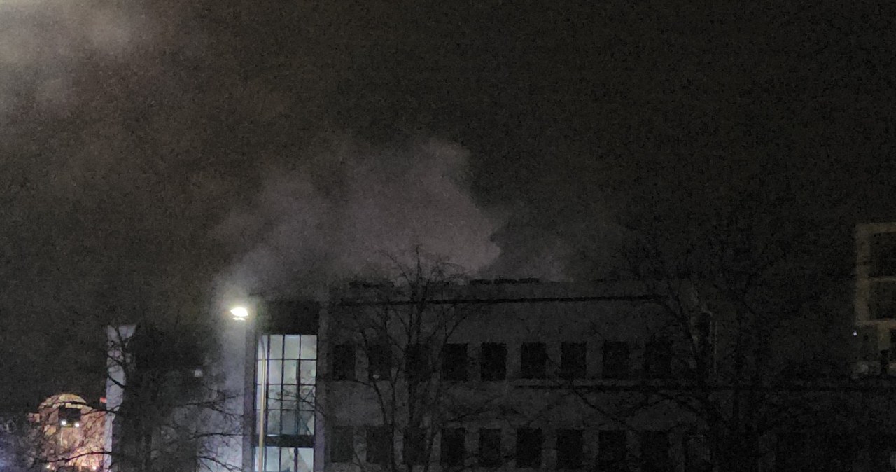 Pożar banku w Kielcach. Zapaliła się część elewacji budynku