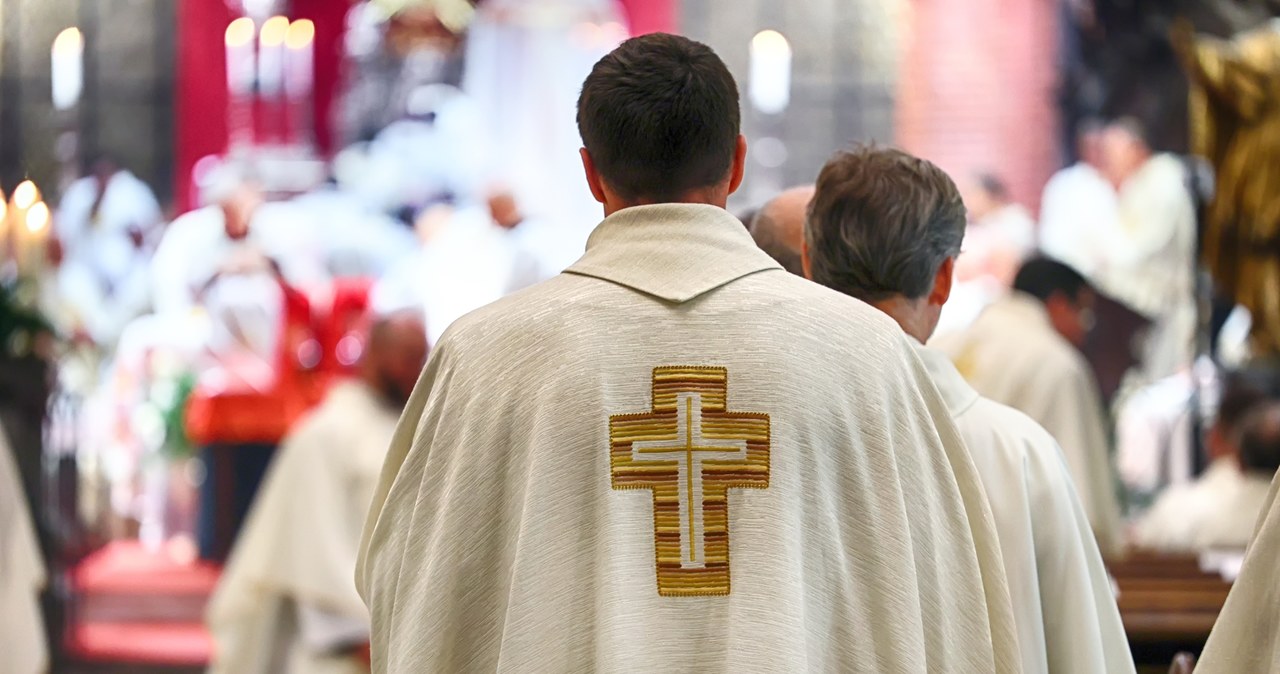 Tyle dostają księża i zakonnice na emeryturze. Kwoty mogą zaskoczyć