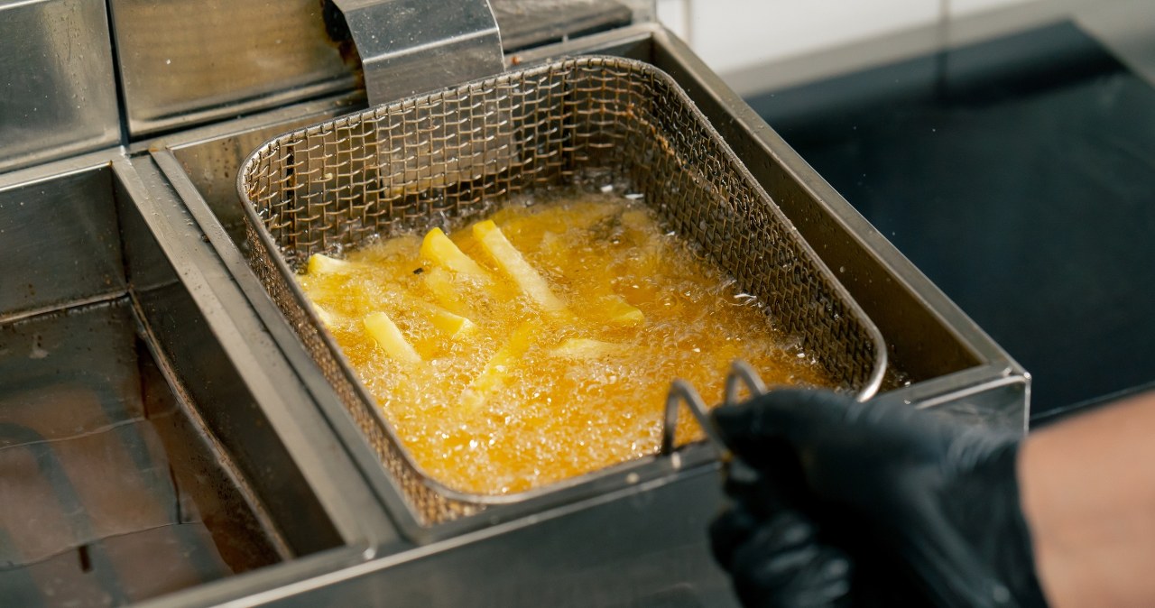 7000 kradzieży rocznie. Dlaczego przestępcy polują na zużyty olej z frytek?