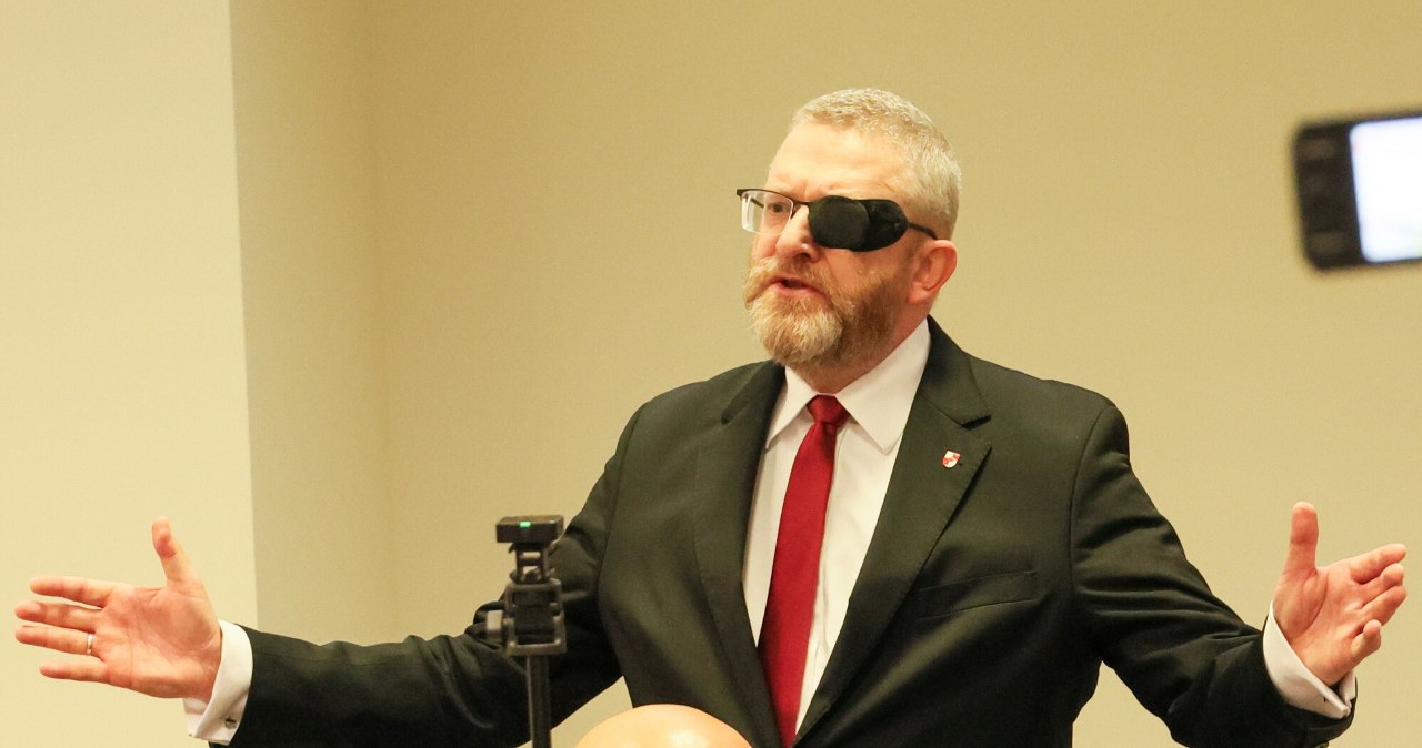 Grzegorz Braun z zakazem. Sąd ucisza skandalizującego polityka