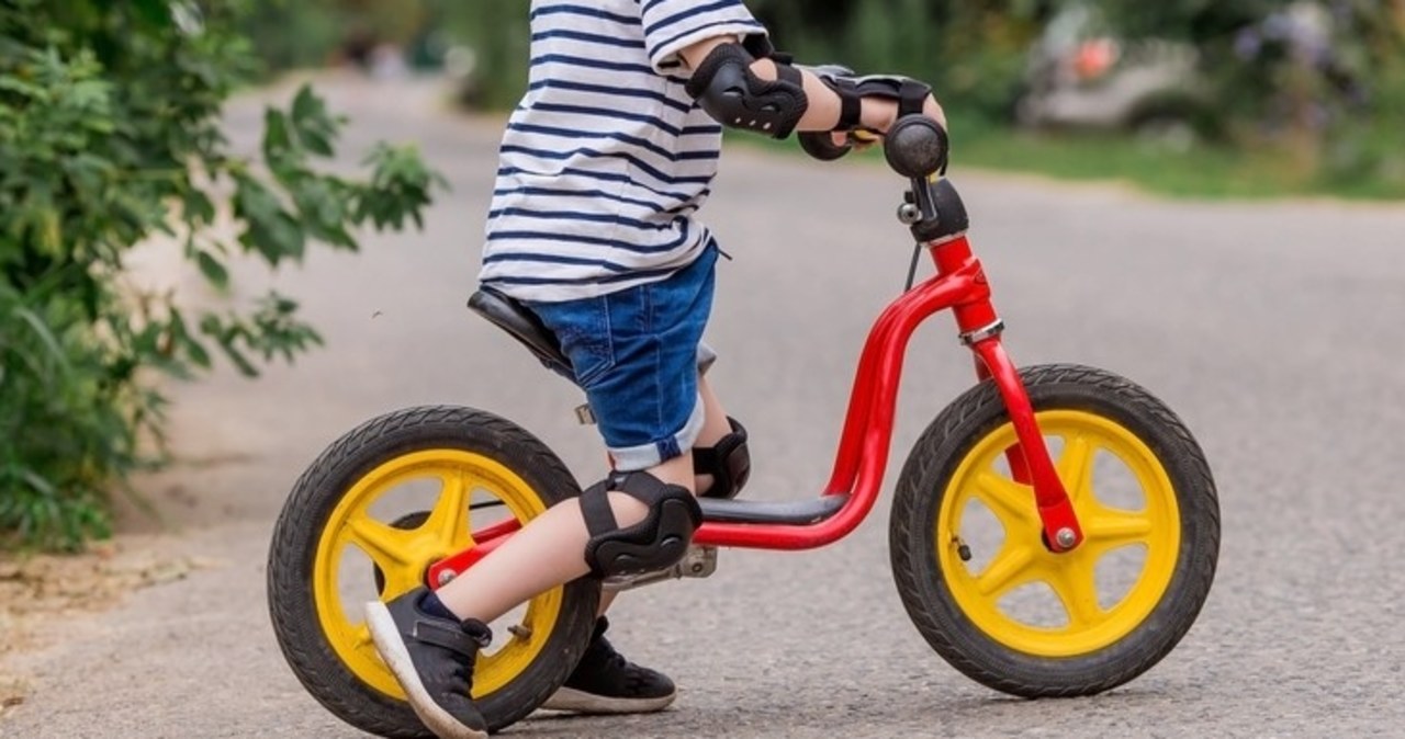 Czterolatek sam na ulicy. Pomogli mu policjanci