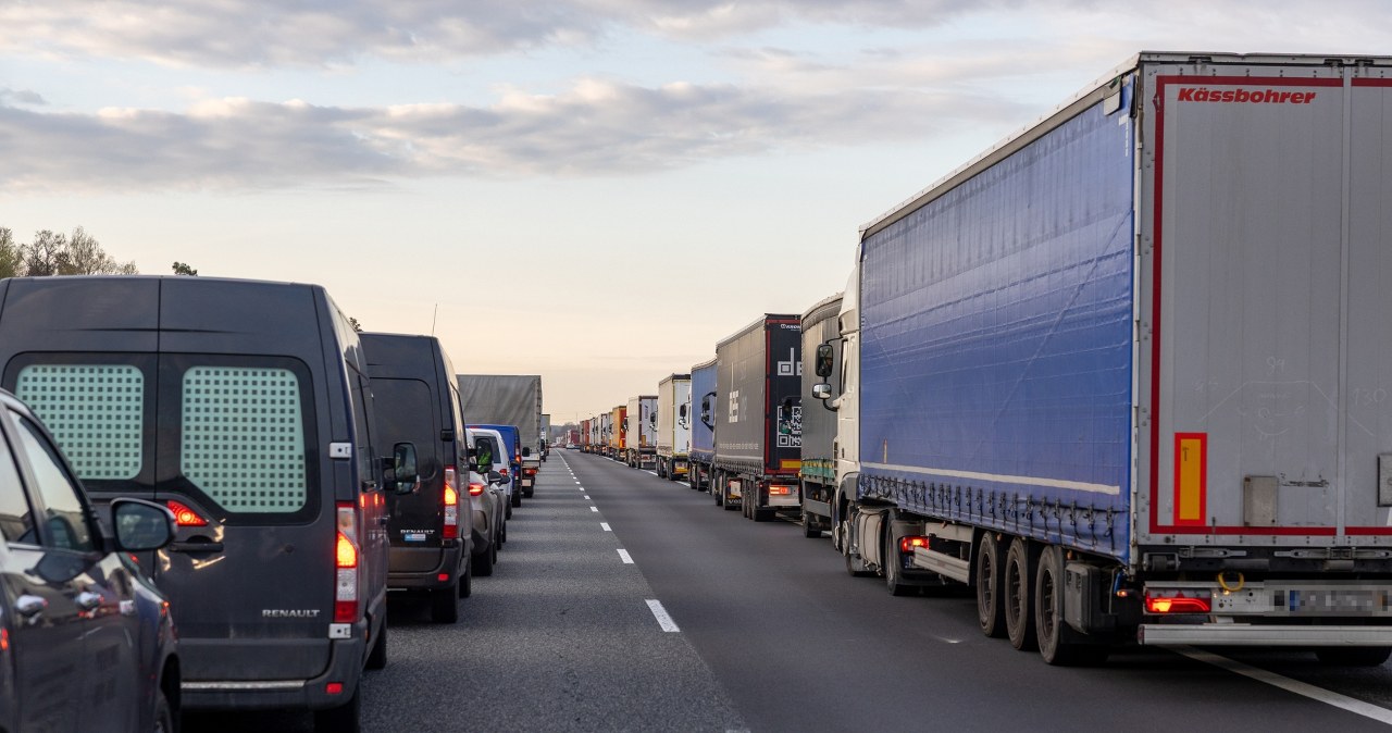 Karambol i kolizja na A4. Utrudnienia w obu kierunkach