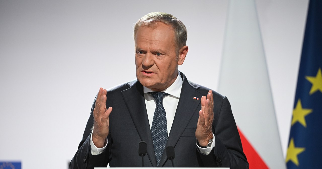 Tusk i Macron jednym głosem: Oklaskiwanie Putina to wstyd