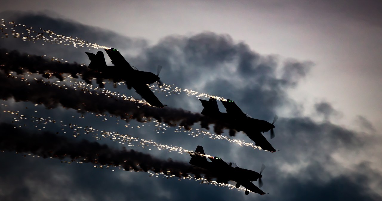 Oślepiał laserem pilotów, którzy ćwiczyli w nocy. Stanie przed sądem