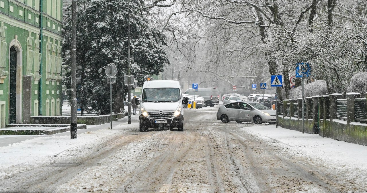 ​Władze apelują, by nie wychodzić z domu. Tramwaje ściągnięto z tras