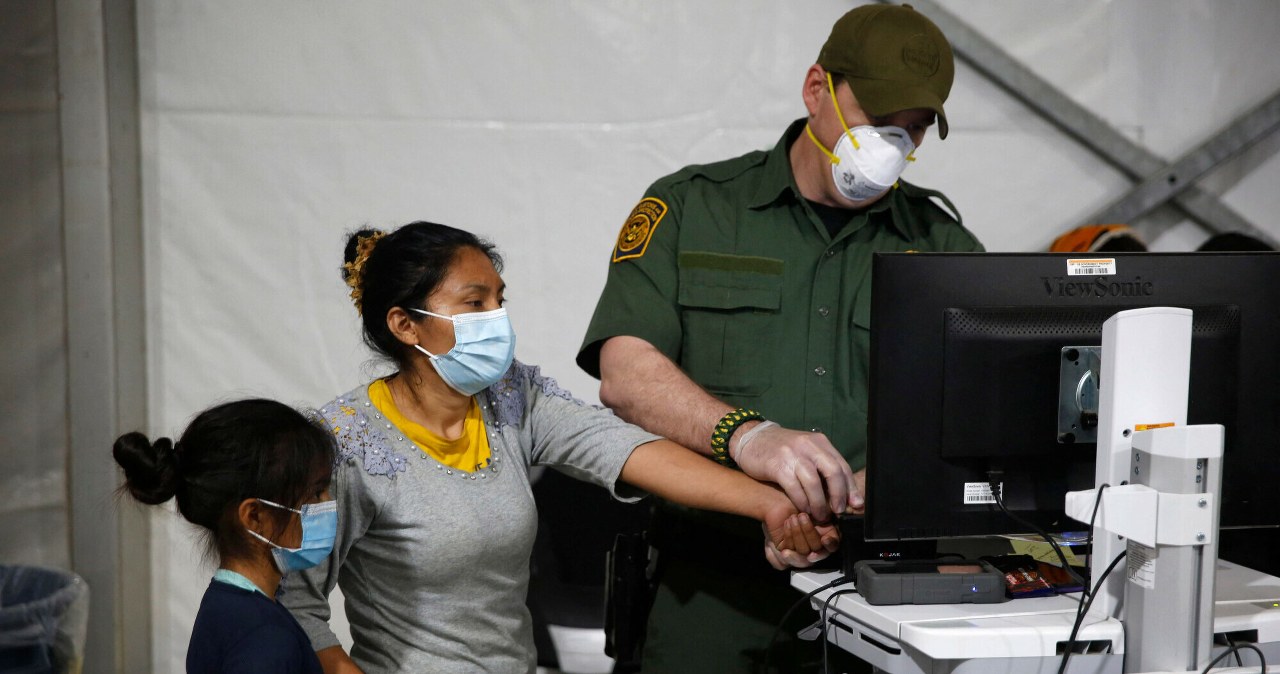 Szła do szkoły, kiedy ją zabrali. 10-latka odzyskała wolność