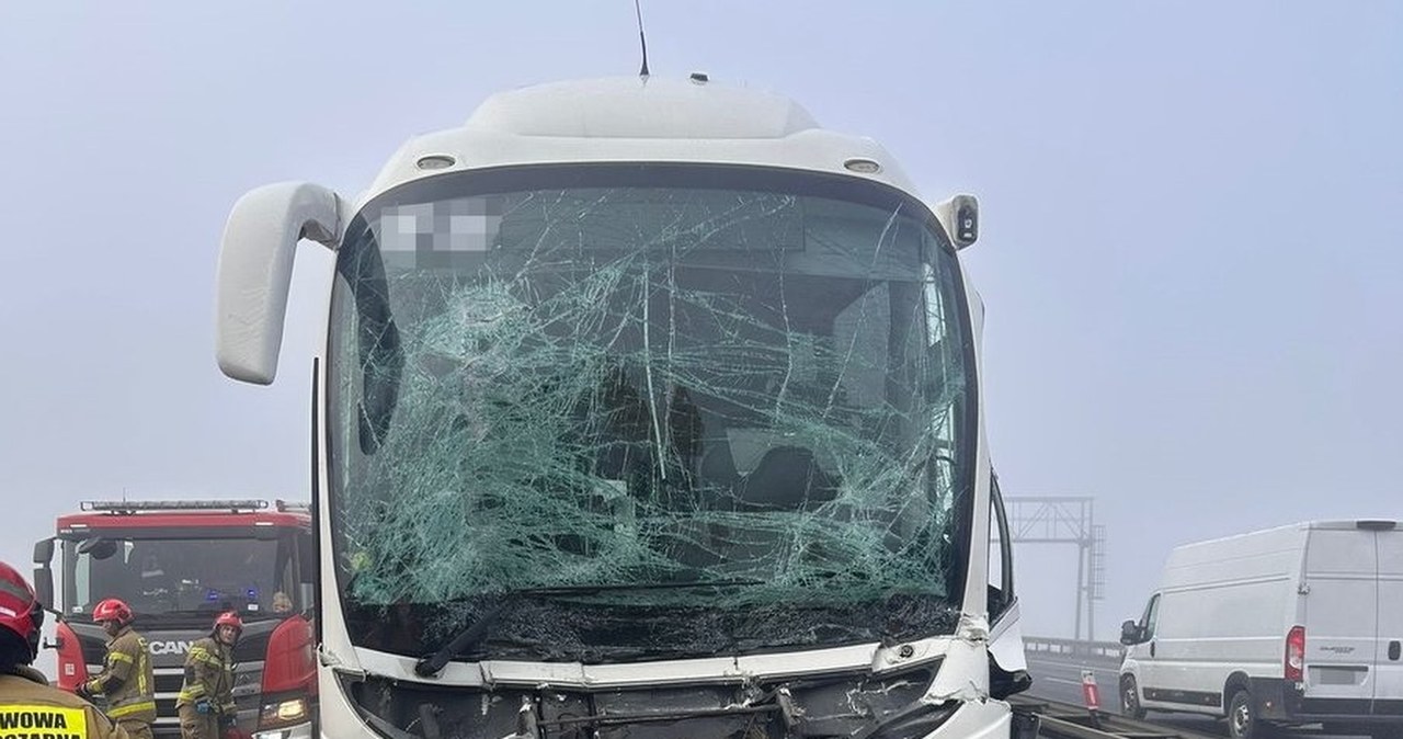 Groźny wypadek autokaru na A4. Utrudnienia na Śląsku