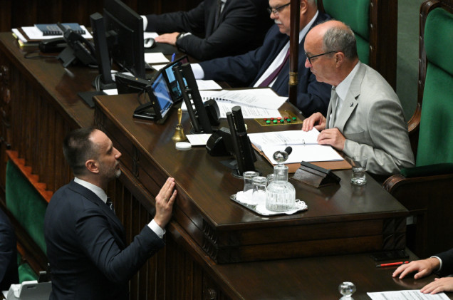 „Doszło do poważnego przestępstwa na tej sali”. Incydent z posłem Januszem Kowalskim