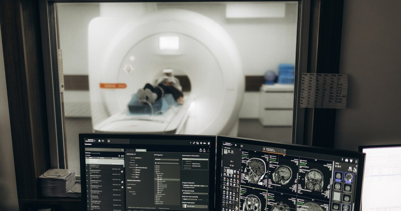 Tragedia w szpitalu: Mężczyzna zginął, wciągnięty przez rezonans magnetyczny