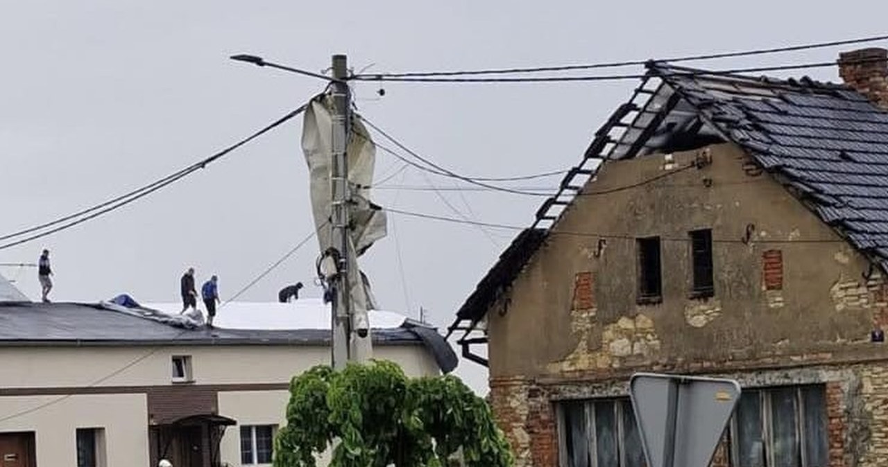 Uszkodzone budynki, zerwane linie energetyczne. Nawałnica przeszła przez Balcarzowice