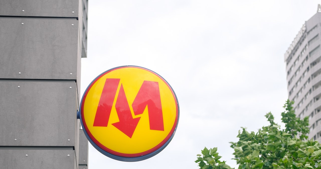 Zadymienie na stacji warszawskiego metra. Pasażerowie ewakuowani