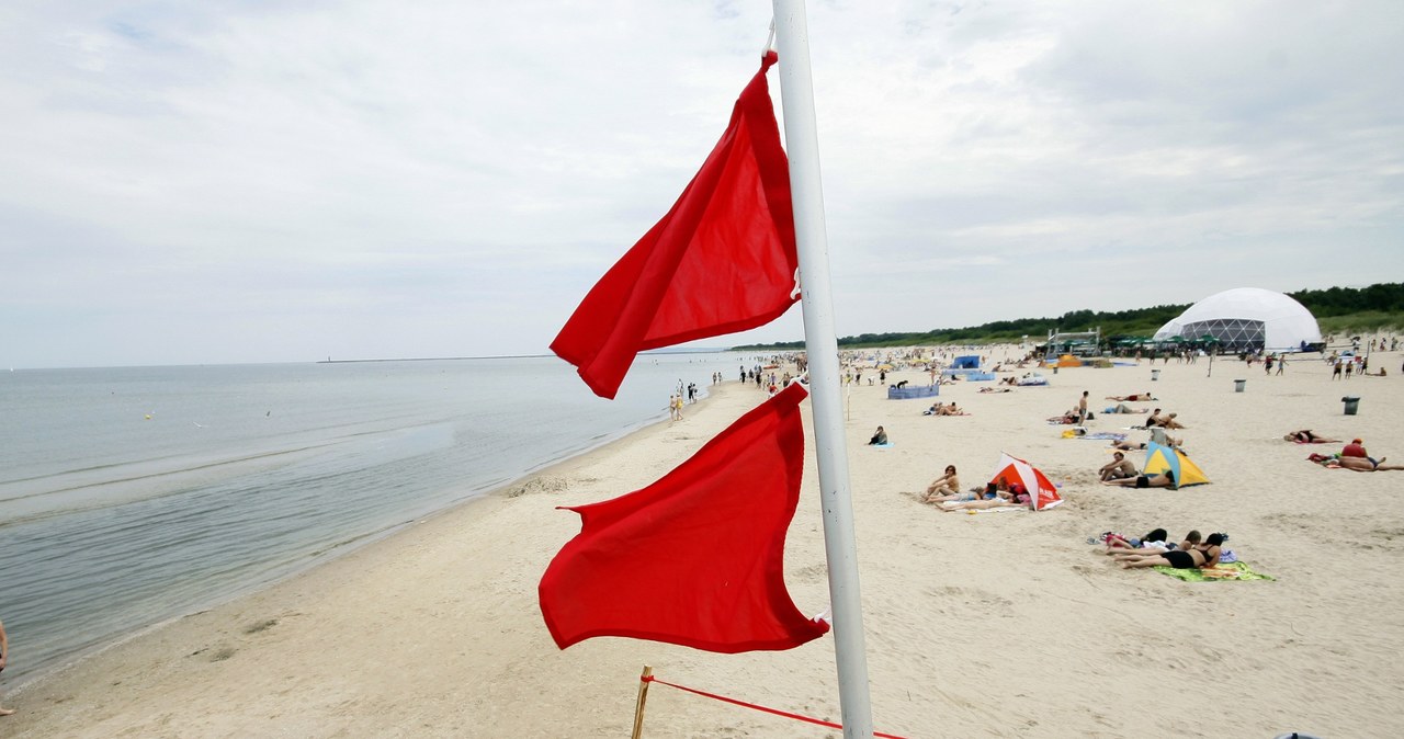 Bałtyk: Nie żyje mężczyzna, którzy rzucił się na ratunek córkom