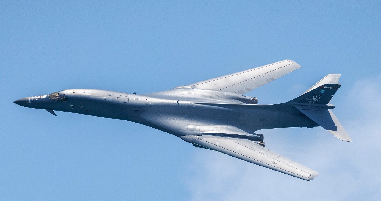 Podczas misji poszukiwawczej w Iranie USA zrzuciły 100 bomb. Media o kulisach akcji