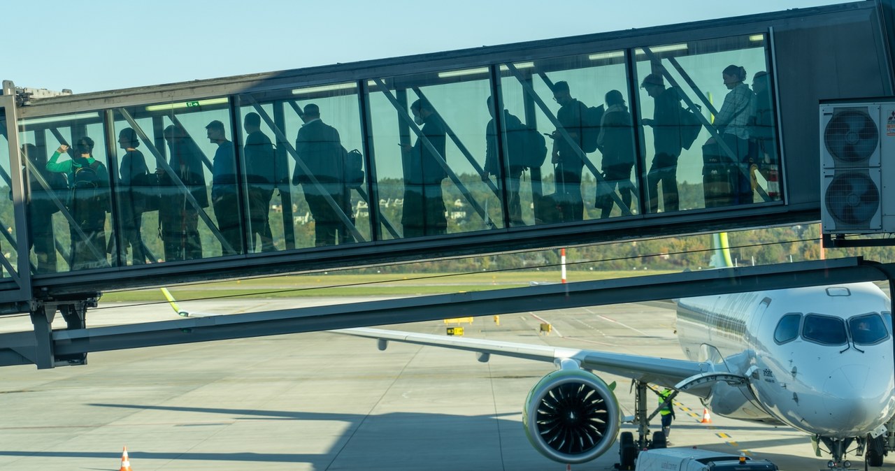 Awaria na polskich lotniskach zażegnana. Służby badają, czy doszło do dywersji