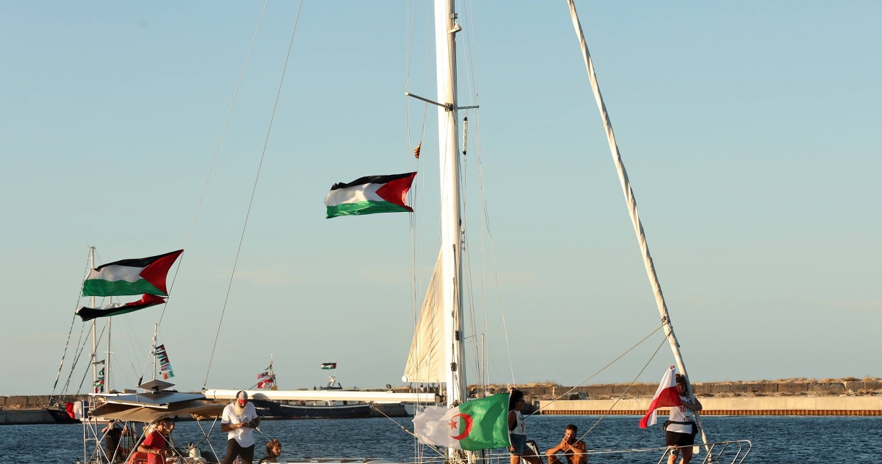 Atak dronów na flotyllę z pomocą humanitarną dla Strefy Gazy. Co z Polakami?