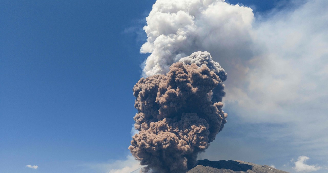 Etna znowu dała o sobie znać. Władze ogłosiły pomarańczowy alert