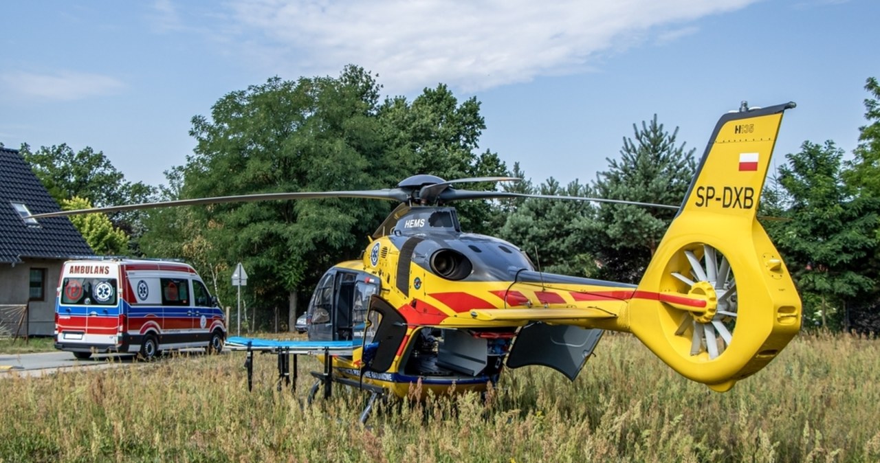 Kierowca osobówki wjechał w grupę pielgrzymów. Są ranni, w tym 2,5-letnie dziecko