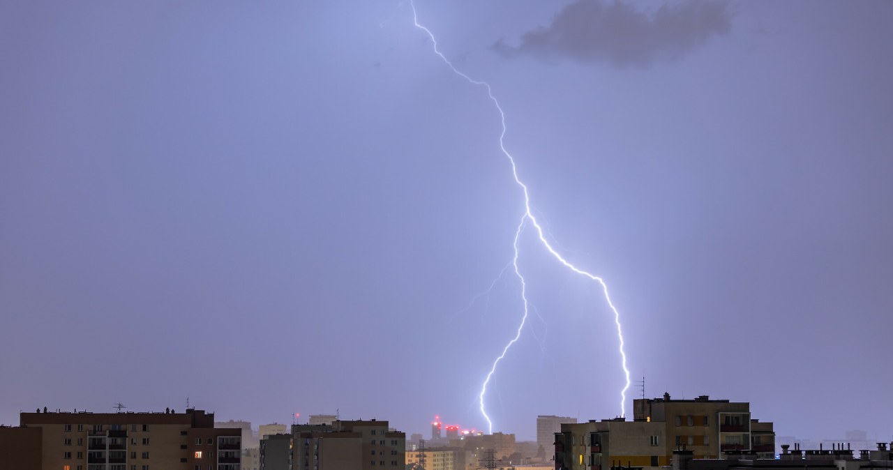 Nadciągają burze z gradem i silny wiatr. IMGW wydał alert dla 11 województw