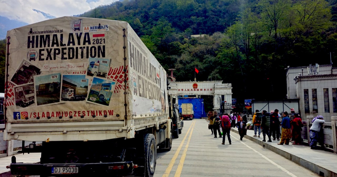 Jelczem w Himalaje – "Jelonek" powraca do kraju przez Chiny