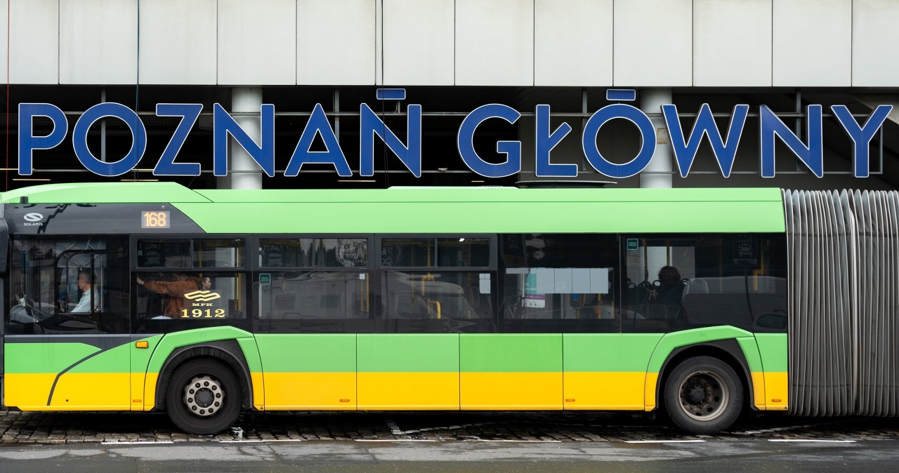 "Bus surfing" w Poznaniu. Do sieci trafił film ukazujący skrajną nieodpowiedzialność