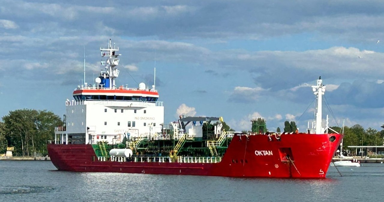 Poważna awaria tankowca w Świnoujściu. Rzucono kotwice