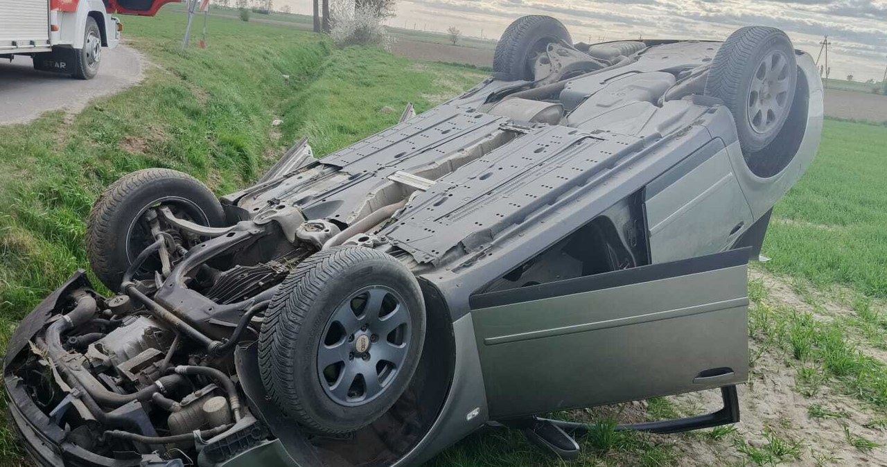 Jechał Audi i wypadł z drogi. Nic dziwnego, skoro miał 5,7 promila