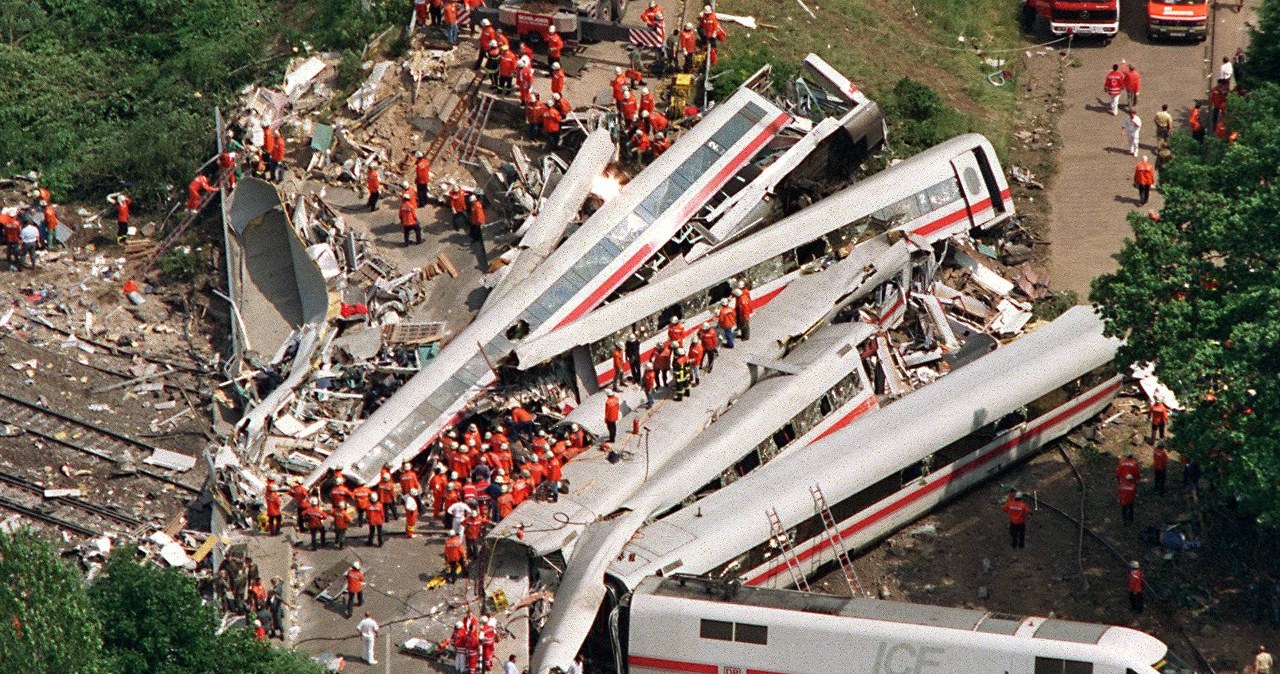 Największa katastrofa kolejowa Niemiec. Był "huk i chmura kurzu", po której zapadła cisza