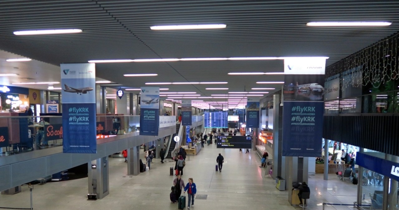 Rewolucja na krakowskim lotnisku. Zniesione limity i błyskawiczne kontrole
