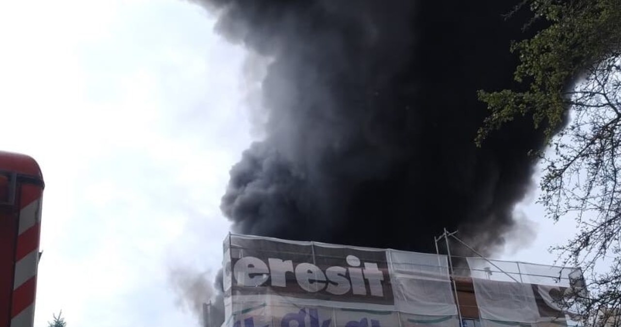 Pożar szkoły w Zielonej Górze. Kłęby dymu unosiły się nad miastem