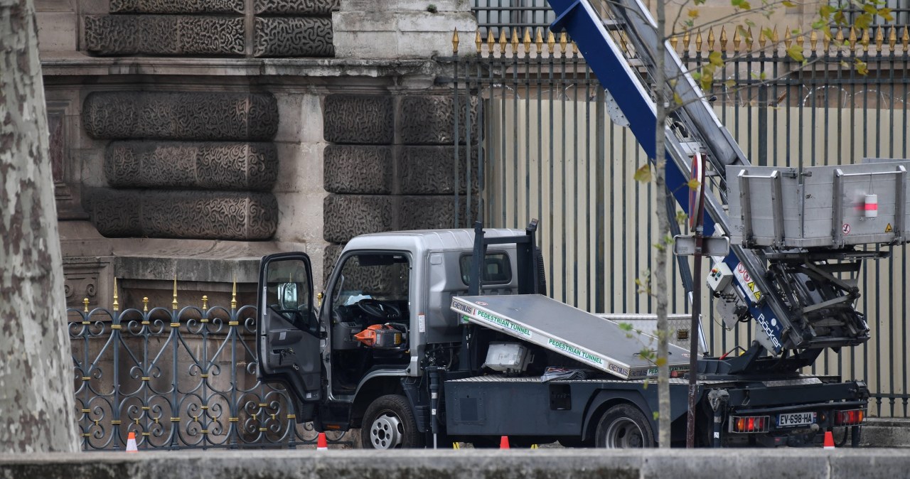 Czwarty podejrzany o kradzież w Luwrze usłyszał zarzuty. Jaka była jego rola?