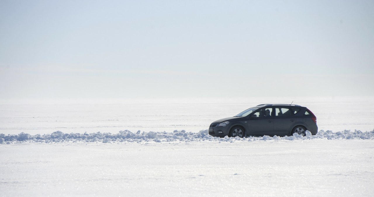 17 kilometrów po zamarzniętym Bałtyku. Otwarto drogę lodową