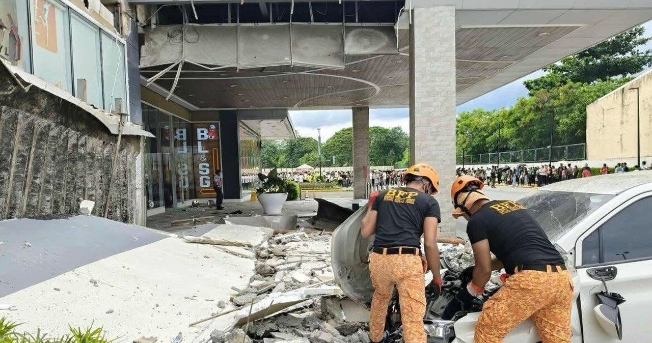 Pierwsze trzęsienie ziemi wywołało panikę, potem przyszło drugie. Siedem ofiar, zniszczenia na lotnisku