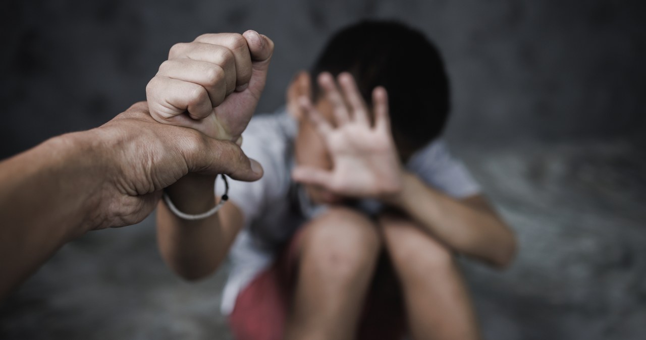 Nauczyciel miał podać dziecku narkotyki w zamian za intymne spotkania