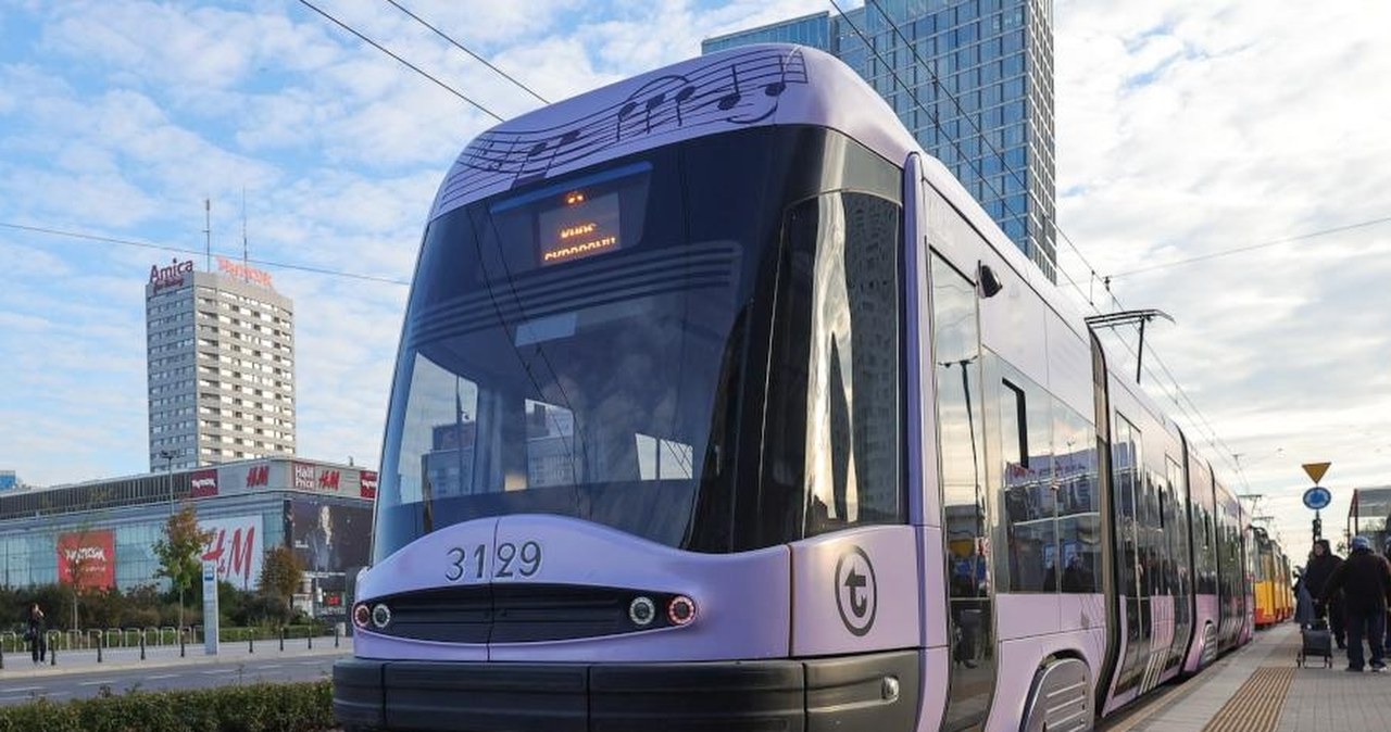 Warszawa gra Chopina. Tramwaj z fortepianem i muzykami na ulicach stolicy