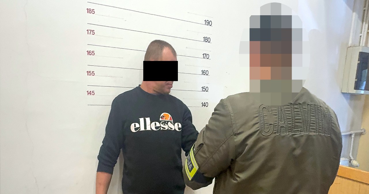 Zwabił i porwał mężczyznę sprzed klubu. Przed policją schował się pod łóżkiem