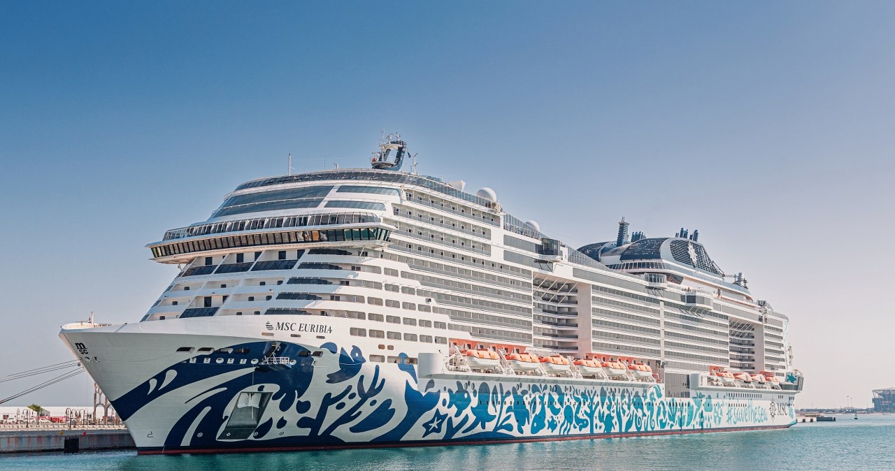 "​Uwięzieni w złotej klatce". Luksusowy rejs z widokiem na spadające pociski