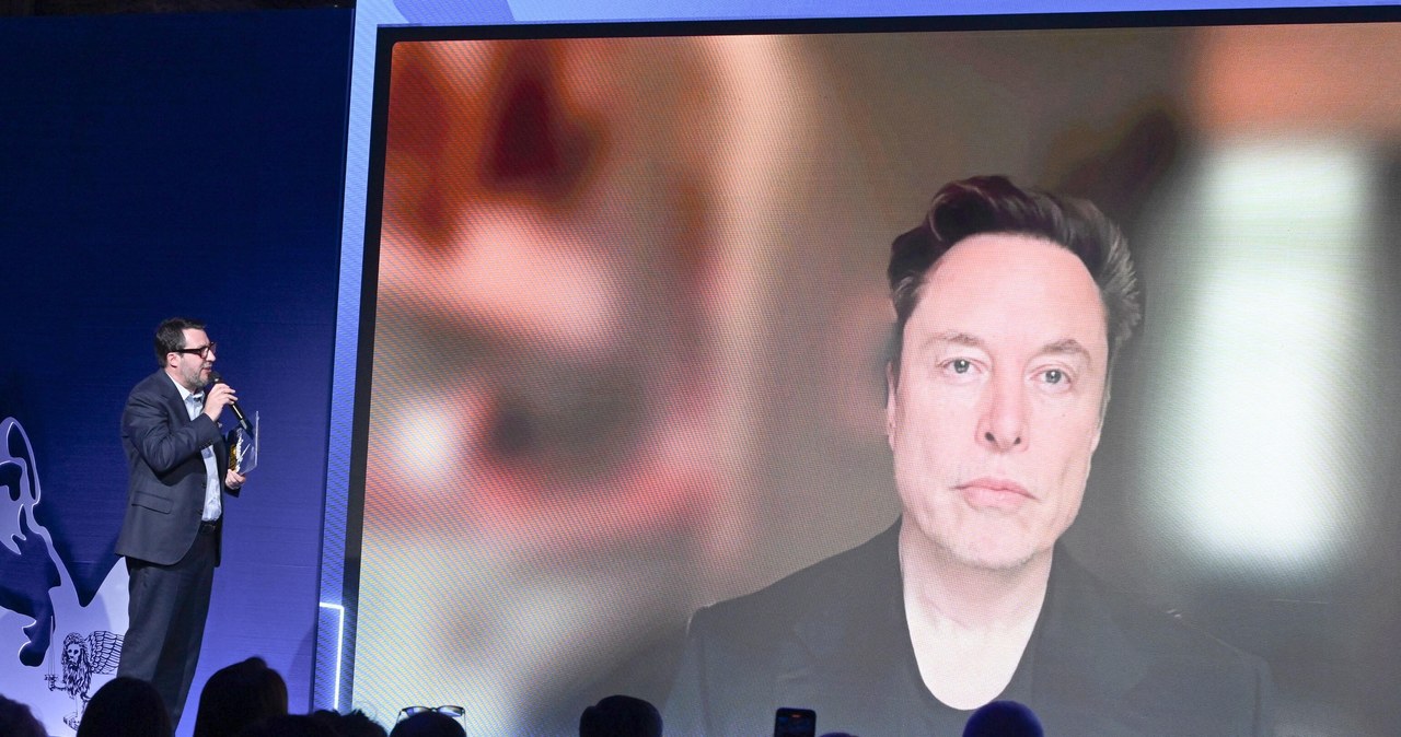 Musk mówi z ekranu: Europę czekają masakry
