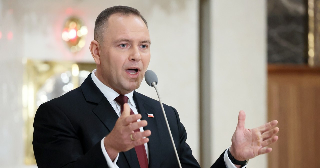 Ksiądz-przebieraniec zakłócił mszę z udziałem Karola Nawrockiego