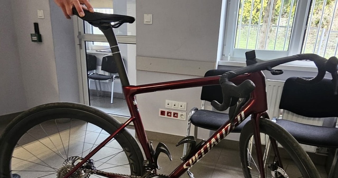 Uciekał na kradzionym rowerze trasą wyścigu. Wyprzedził peleton, znalazł się w czołówce