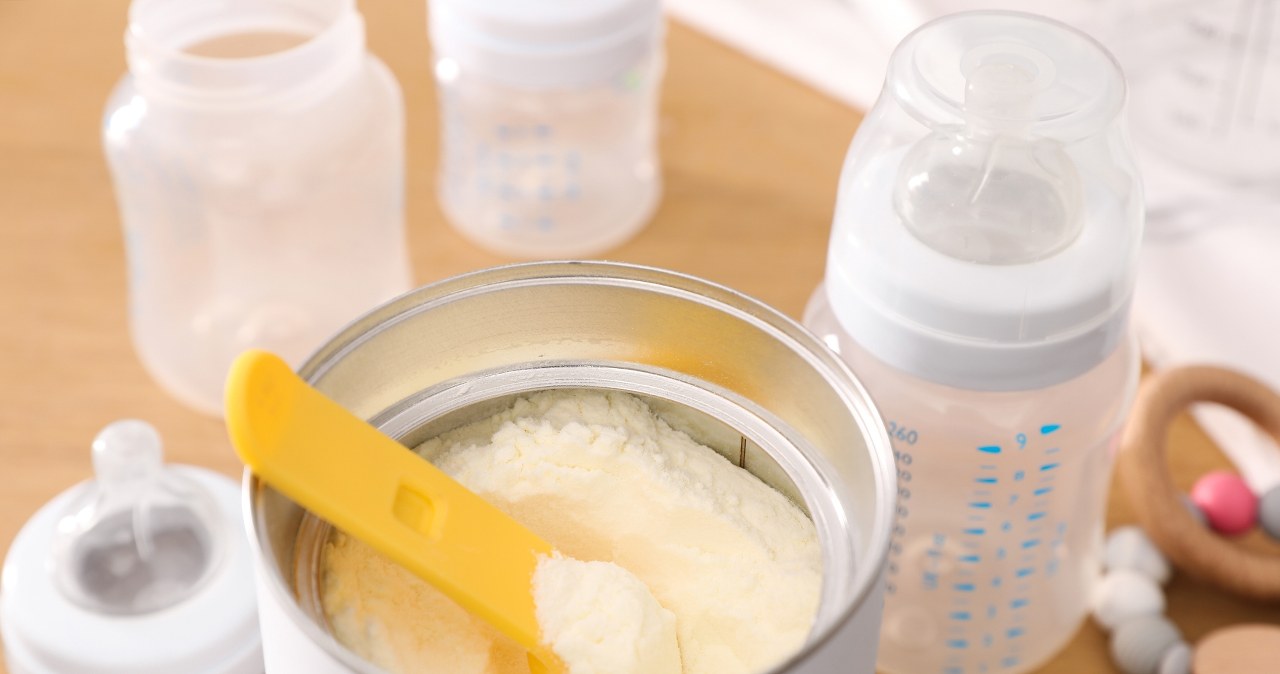 GIS ostrzega rodziców. Kolejne partie mleka dla niemowląt wycofane