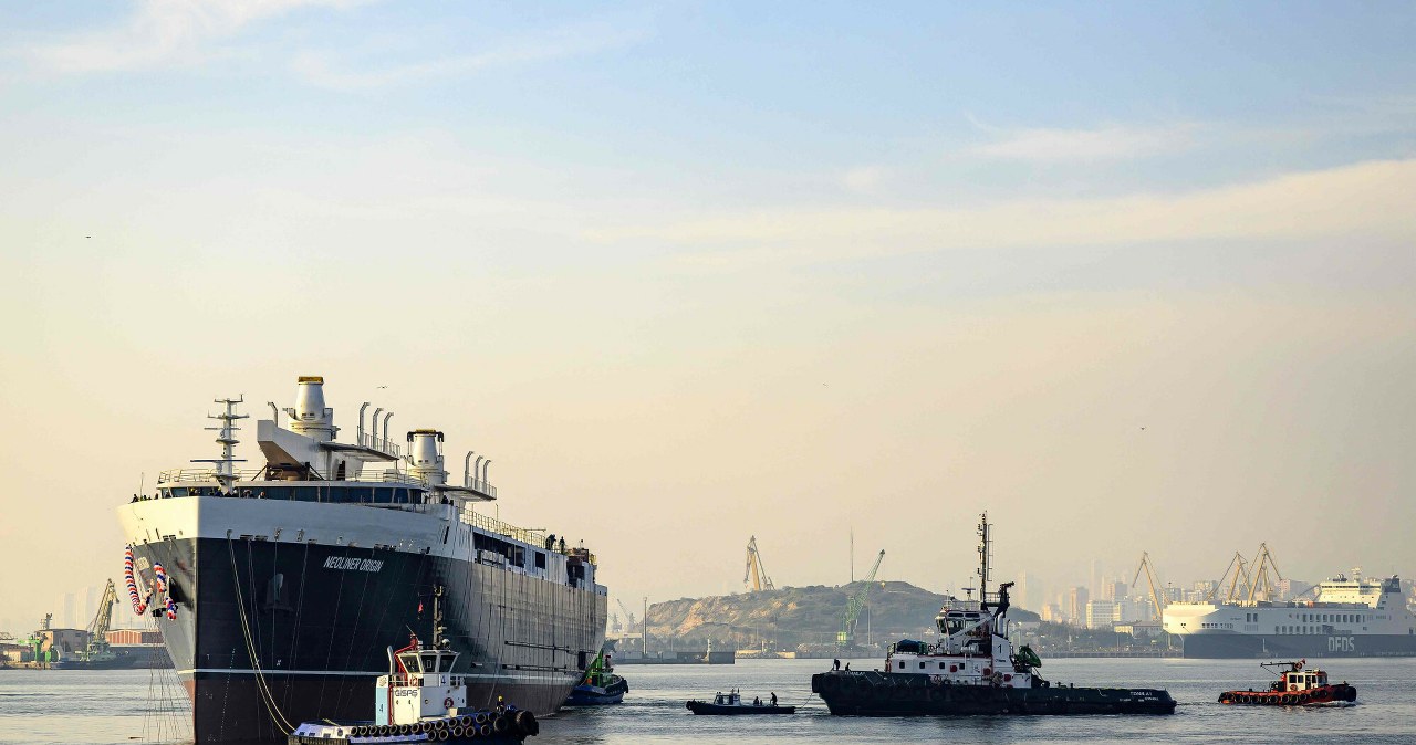 500 tys. butelek koniaku na pokładzie. Kulisy pierwszego rejsu "żaglowca przyszłości"